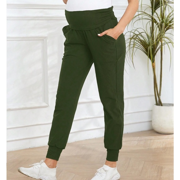 Maternity Minimalist Pockets Joggers - Picture 6 of 8